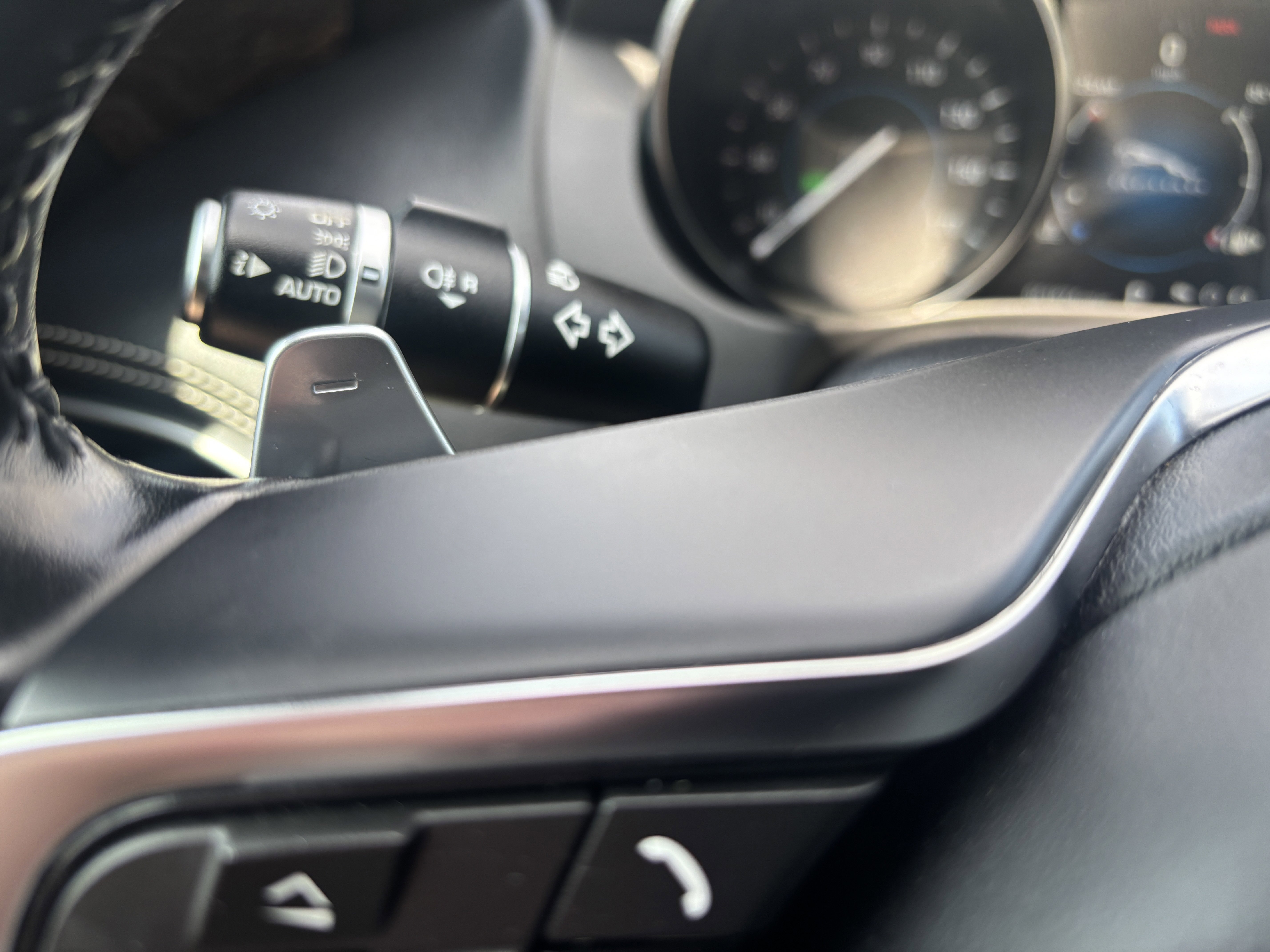 Used 2018 Jaguar XE R-Sport image 27
