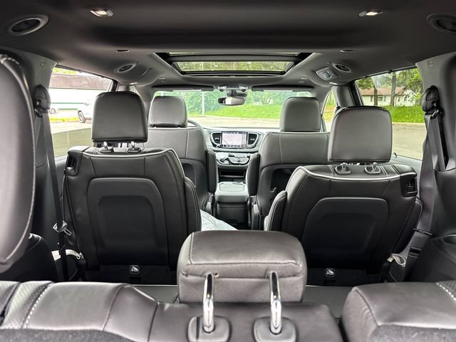 New 2027 Chrysler Pacifica Limited AWD/4WD image 35