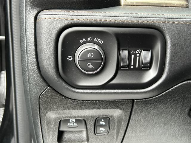 Used 2022 RAM 1500 Limited w/ Body-Colour Bumper Group image 21