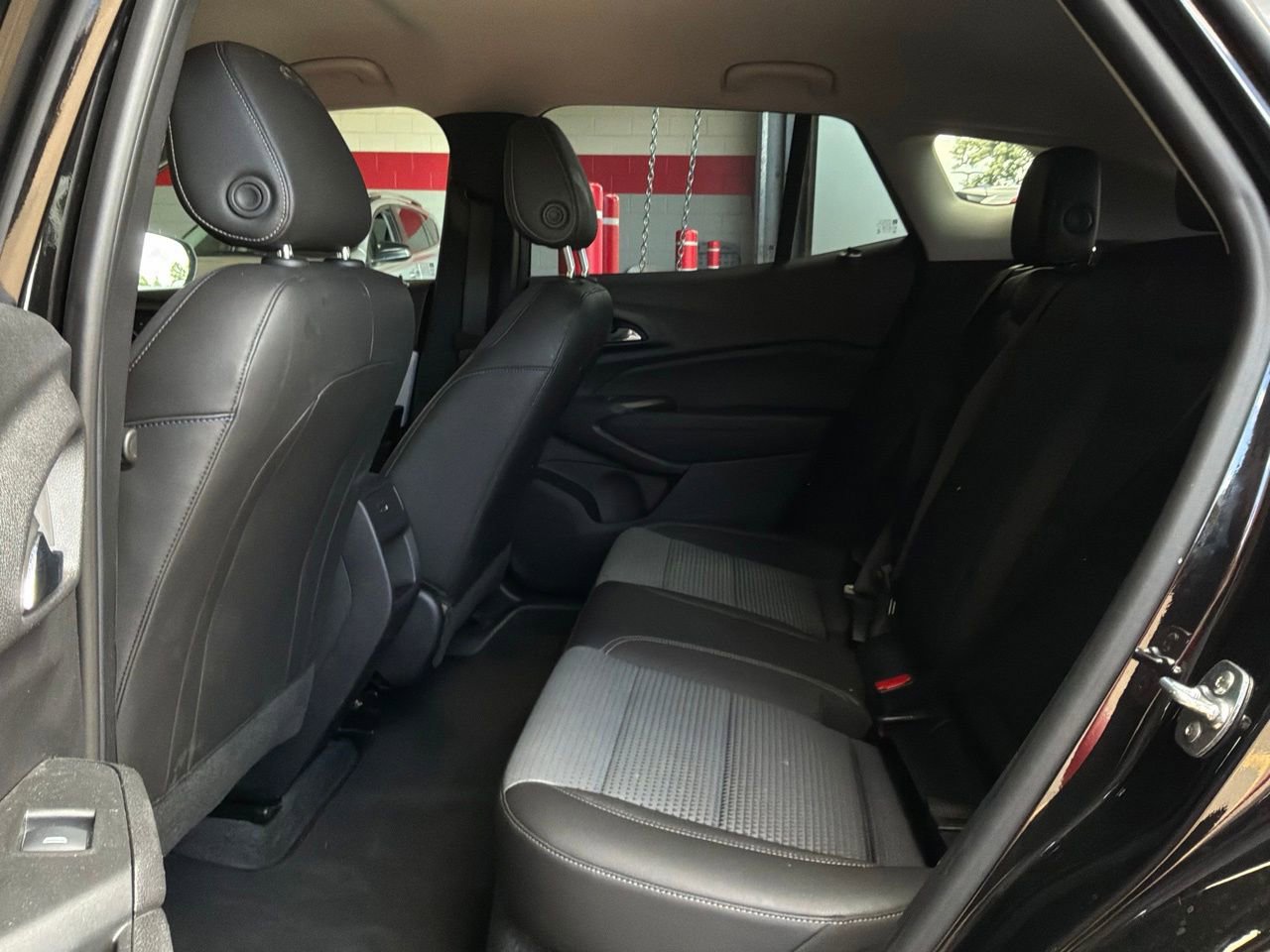 Used 2025 Chevrolet Trax LT FWD image 10