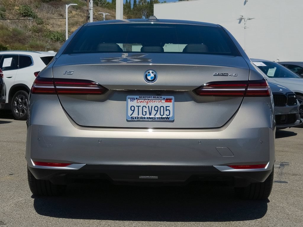 Used 2026 BMW i5 eDrive40 w/ Premium Package RWD image 24