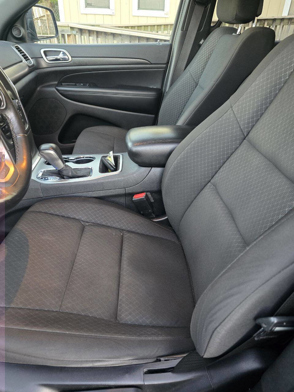 Used 2018 Jeep Grand Cherokee Laredo image 25