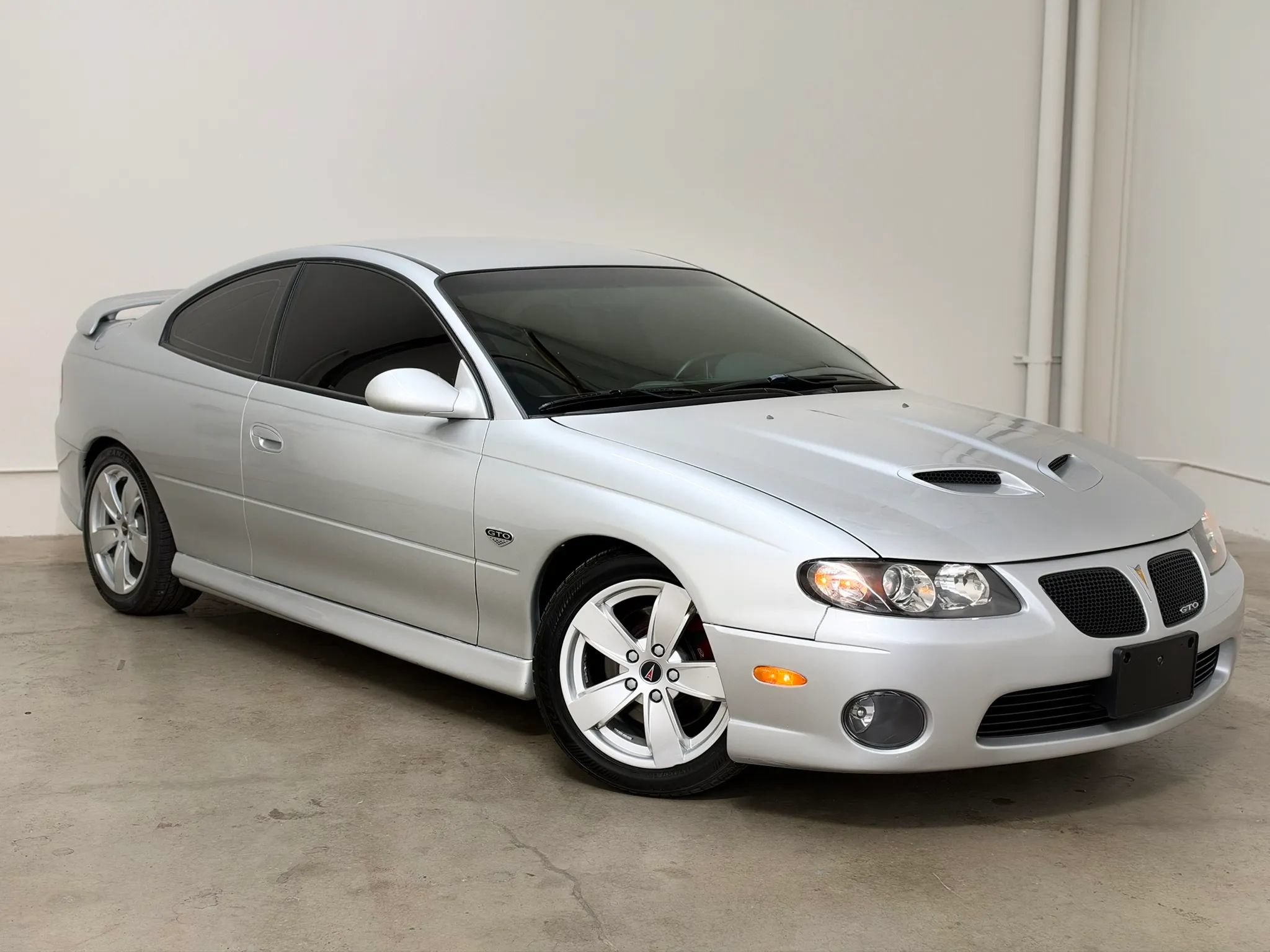 Used 2006 Pontiac GTO RWD image 2