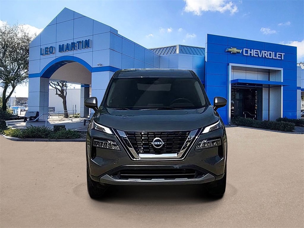 Used 2023 Nissan Rogue SV image 2