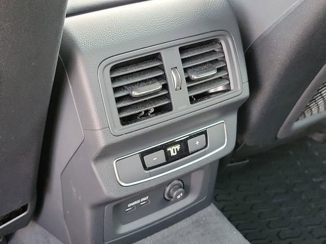 Used 2024 Audi Q5 e Premium Plus w/ Premium Plus Package image 27