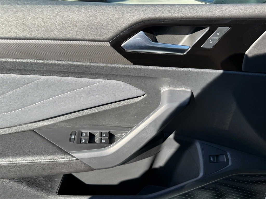 Certified 2025 Volkswagen Jetta SEL image 40
