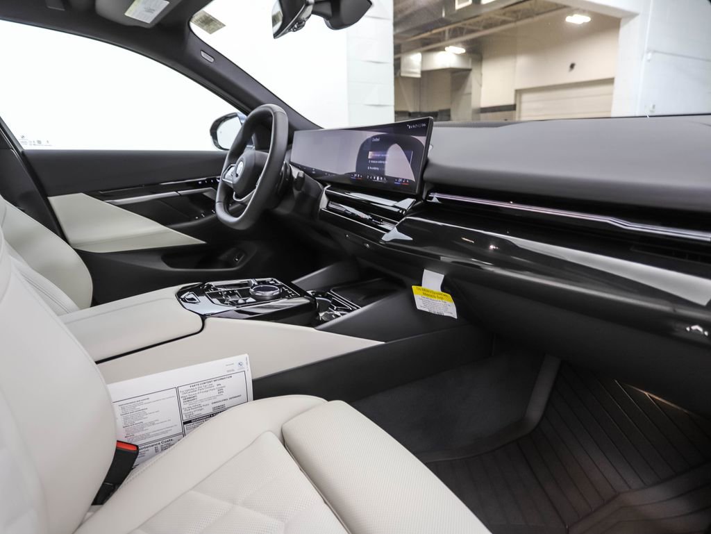 Certified 2025 BMW 530i xDrive w/ Premium Package image 30