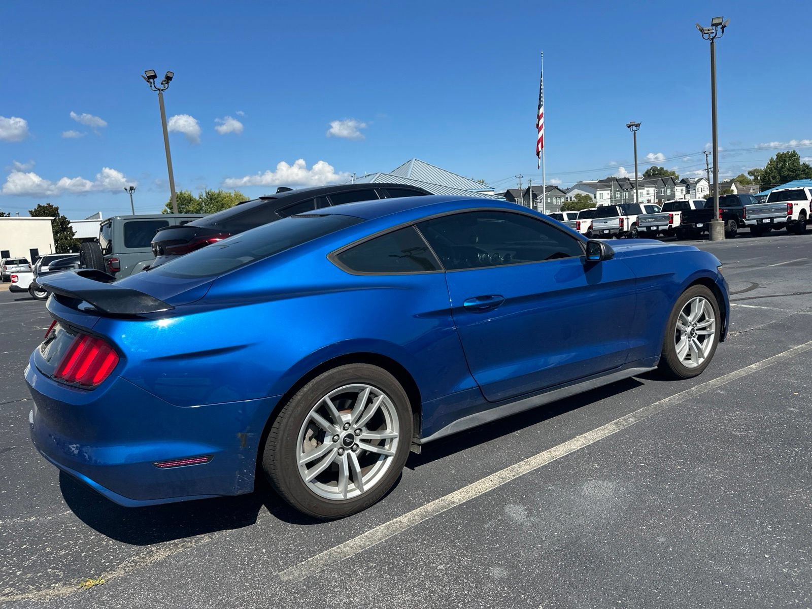 Used 2017 Ford Mustang Coupe RWD image 4