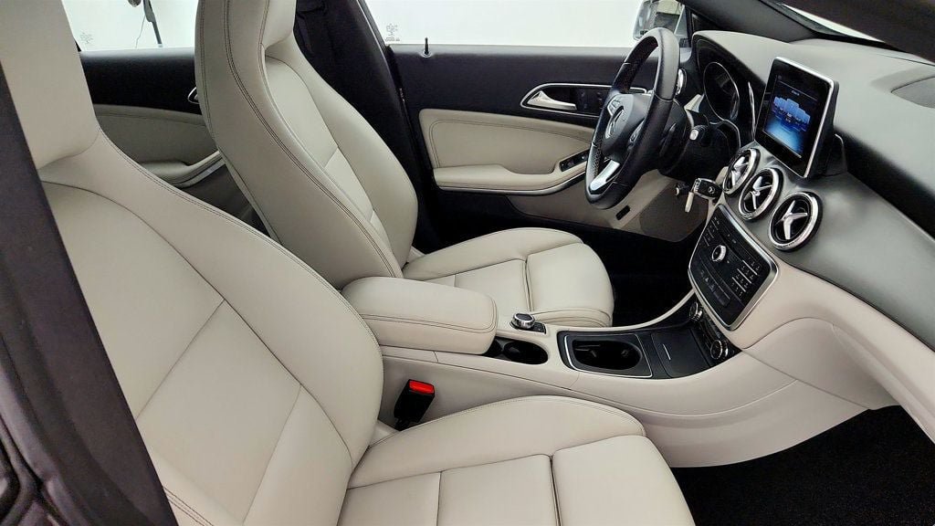 Used 2016 Mercedes-Benz CLA 250 image 22