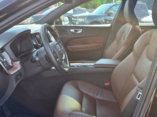 Used 2025 Volvo XC60 B5 Plus AWD/4WD image 21