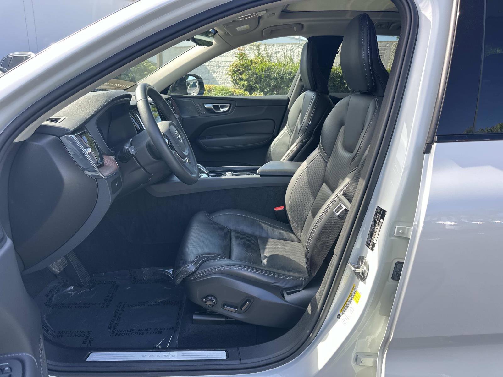 Certified 2023 Volvo XC60 B5 Ultimate image 17