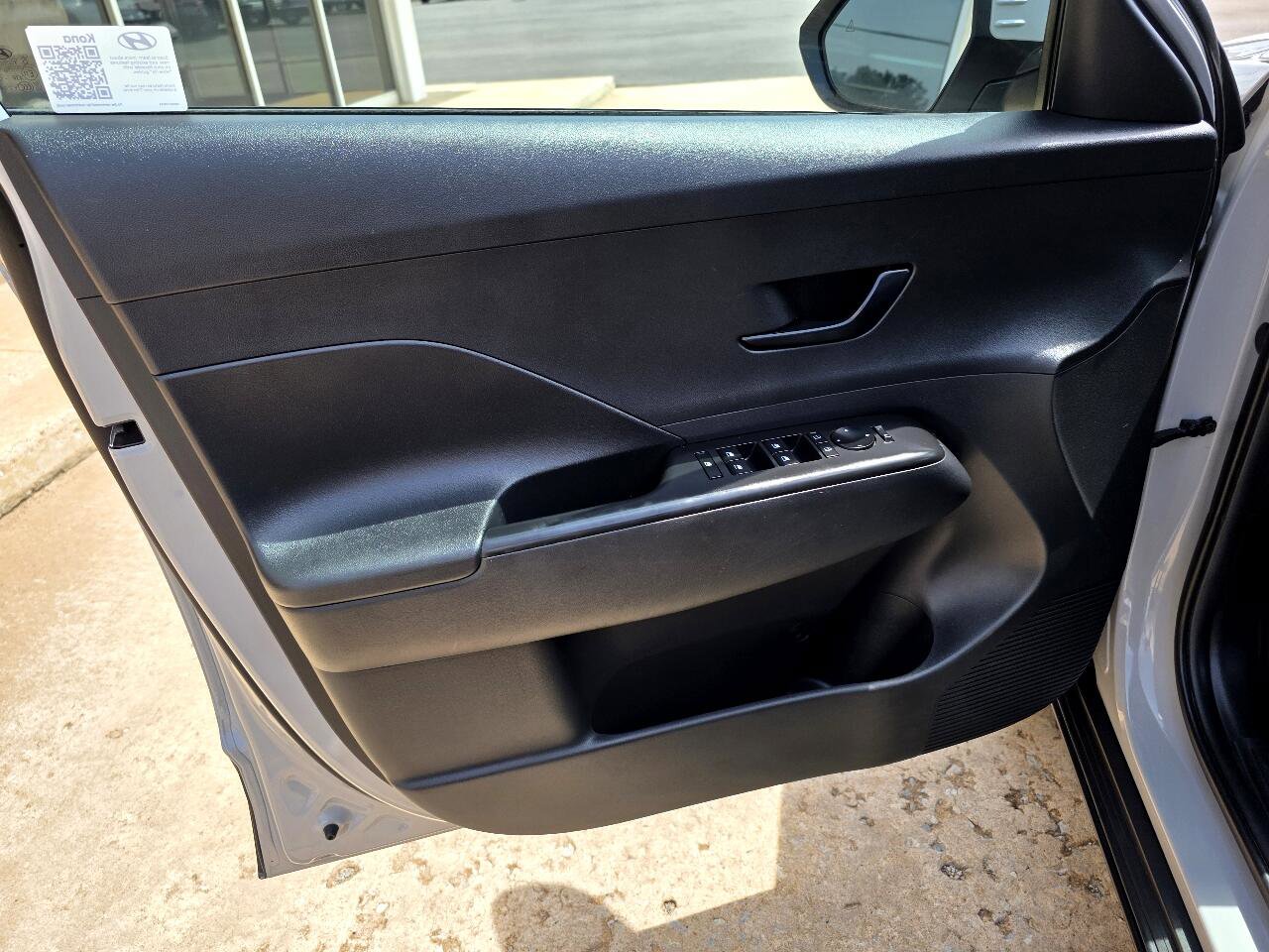 Used 2024 Hyundai Kona SEL image 11