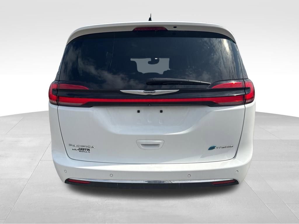Used 2023 Chrysler Pacifica Touring-L image 6
