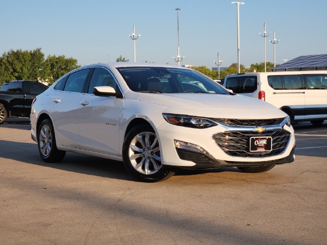 Used 2025 Chevrolet Malibu LT FWD image 2