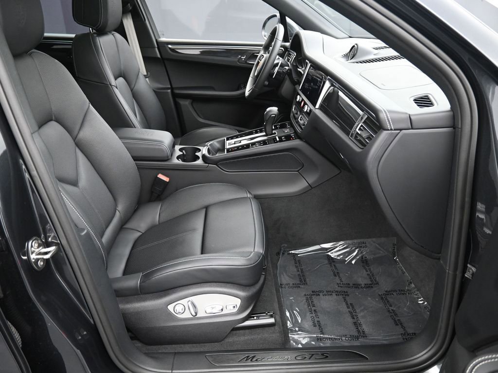 Certified 2025 Porsche Macan GTS image 28