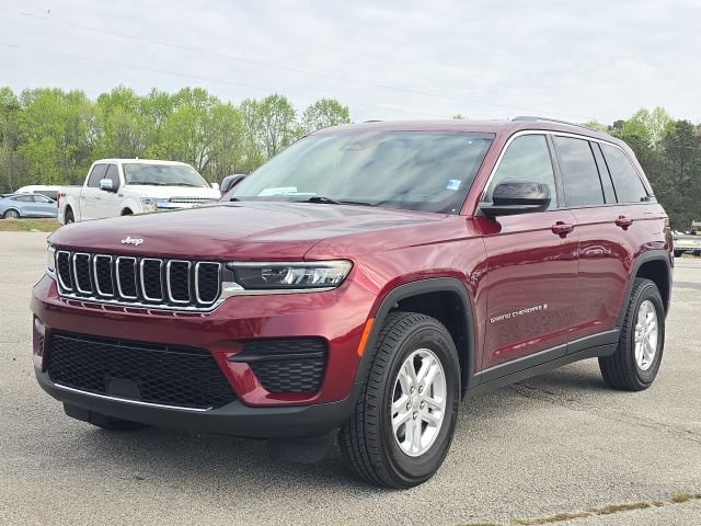 Used 2023 Jeep Grand Cherokee Laredo RWD image 1