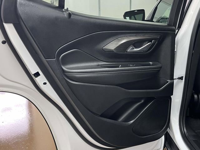 Used 2024 GMC Terrain SLE FWD image 16