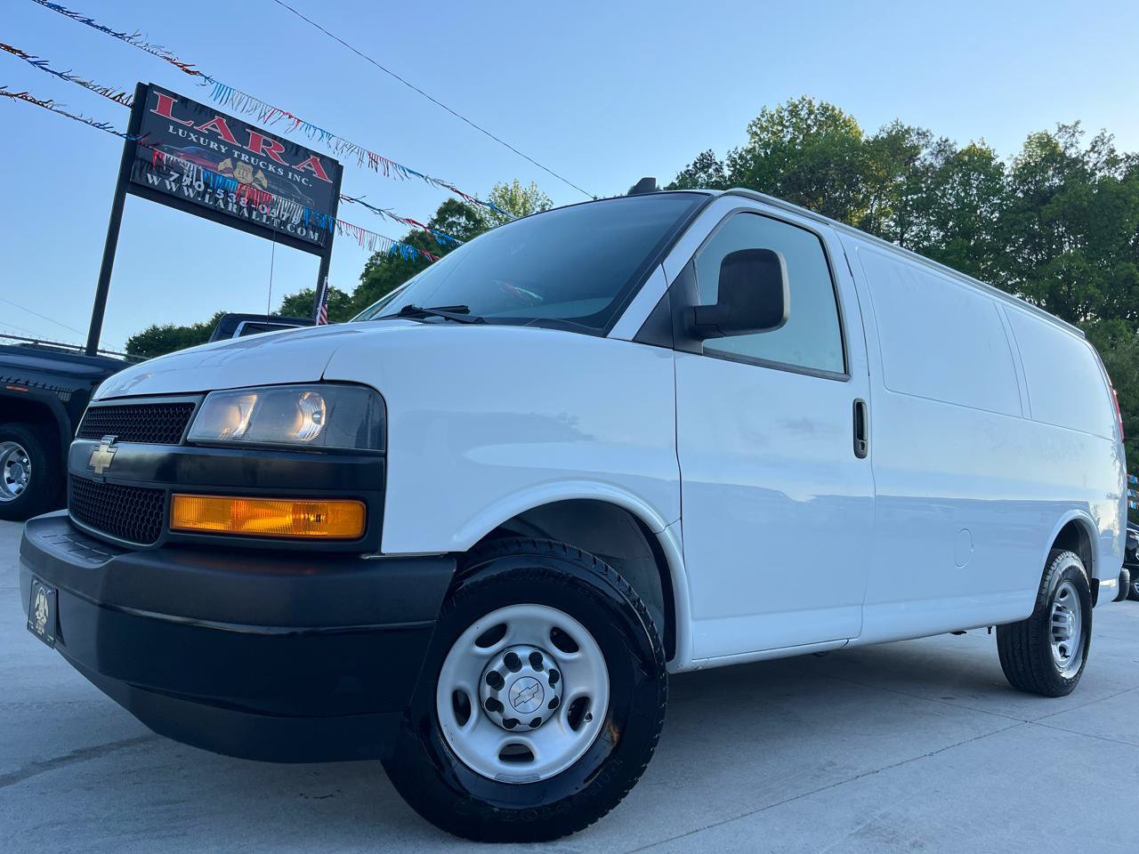 Used 2019 Chevrolet Express 2500 RWD image 3