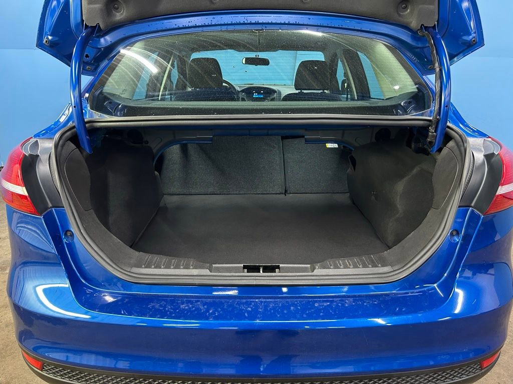 Used 2018 Ford Focus SE w/ SE Appearance Package image 37