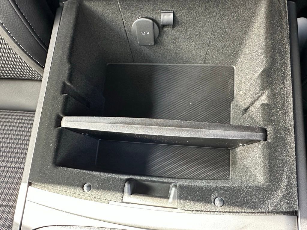 Used 2025 Porsche Panamera 4 image 28