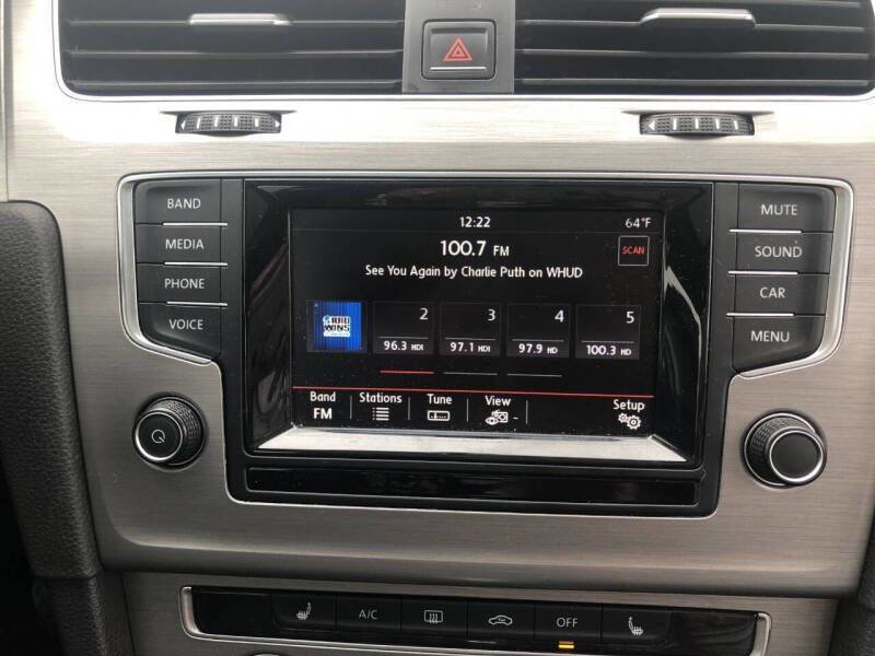 Used 2015 Volkswagen Golf SE image 5