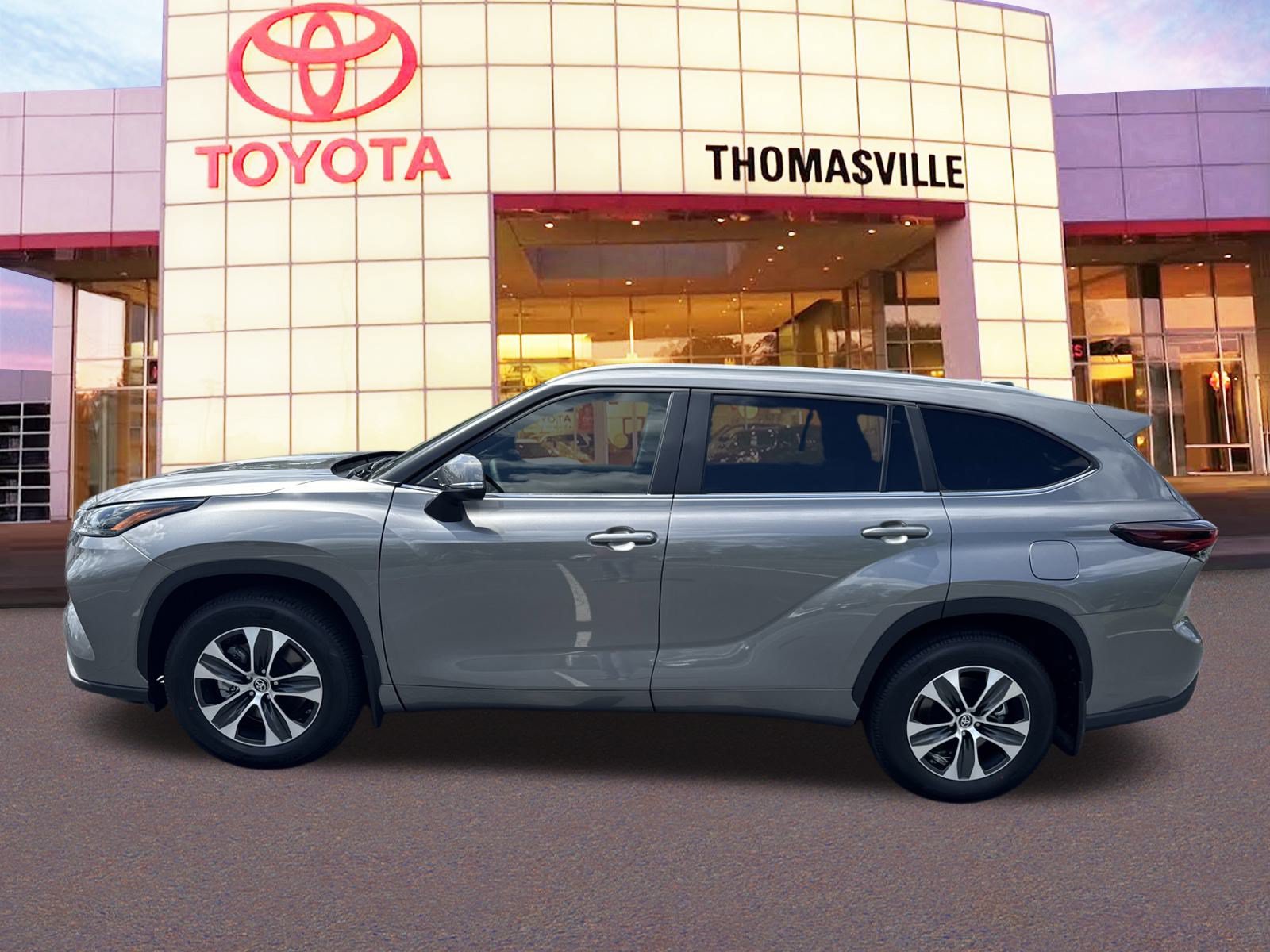 New 2025 Toyota Highlander XLE FWD image 8