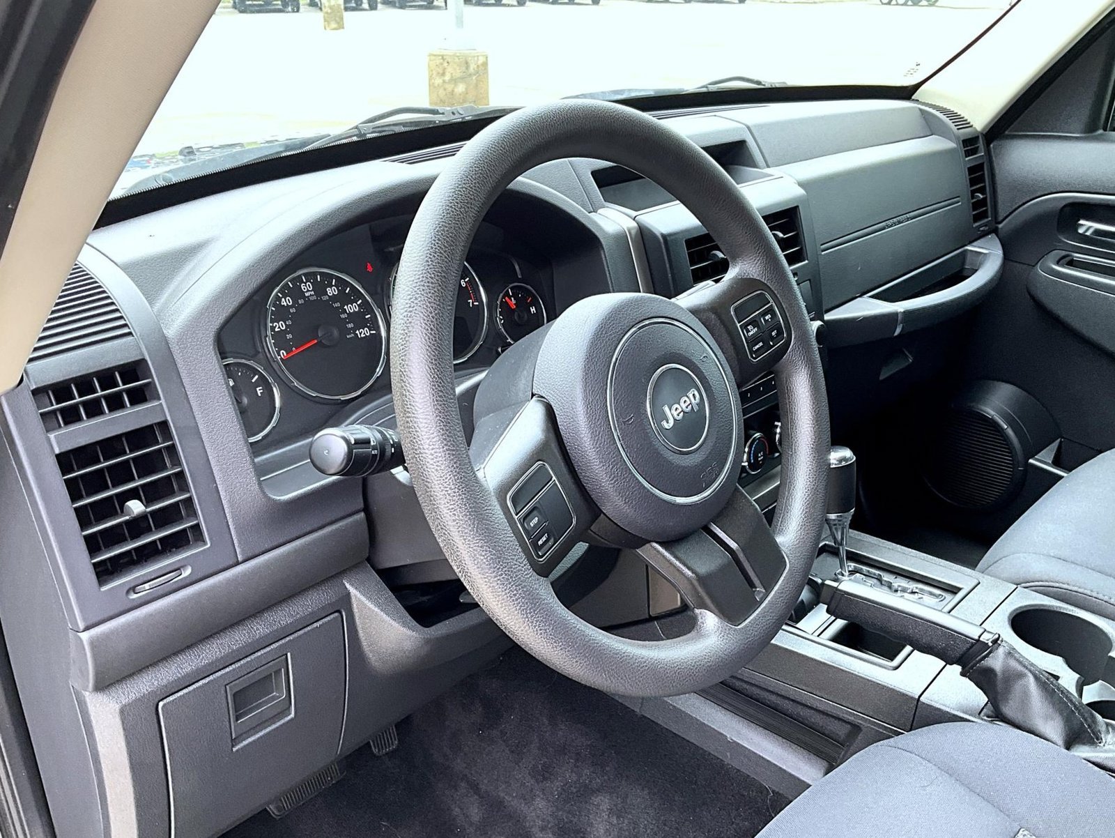 Used 2012 Jeep Liberty Sport AWD/4WD image 11