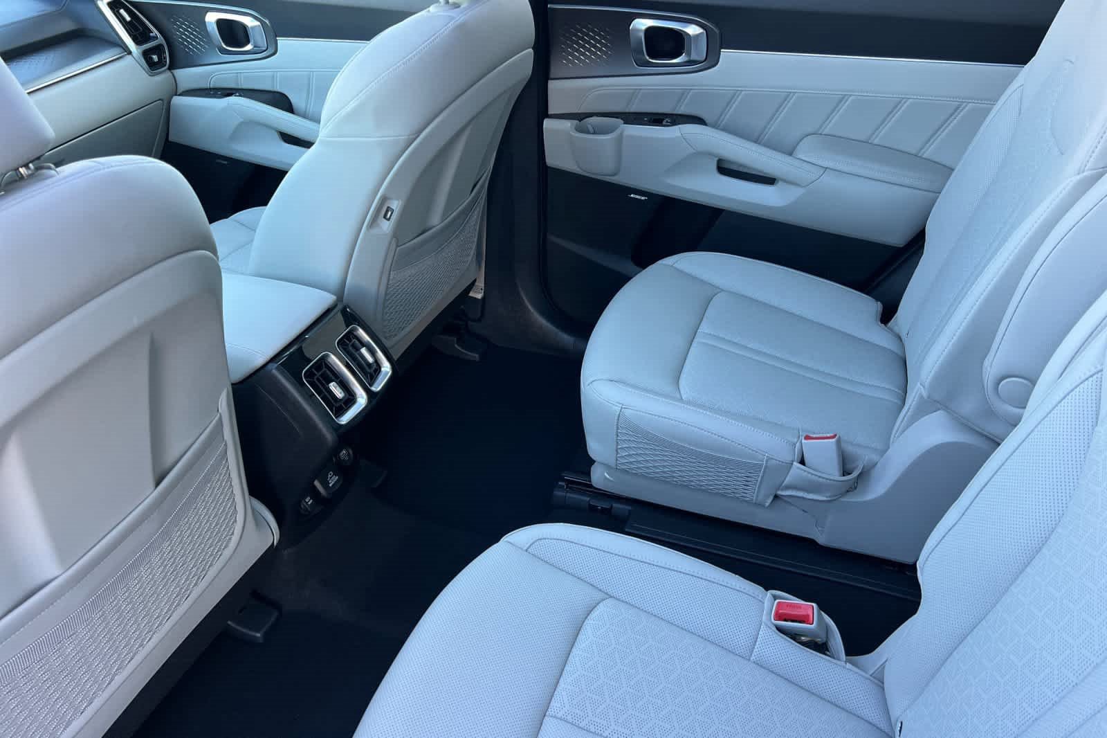 Used 2023 Kia Sorento SX Prestige image 4
