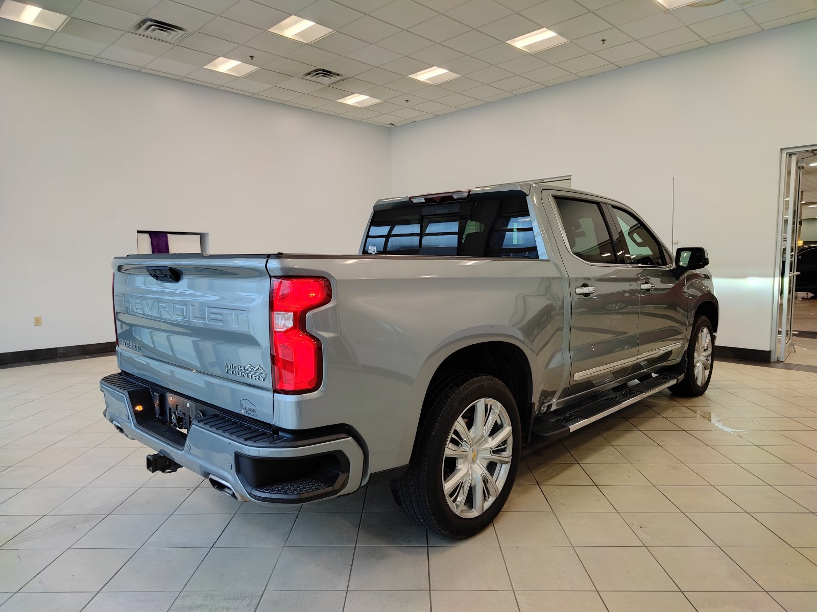 Used 2023 Chevrolet Silverado 1500 High Country AWD/4WD image 3