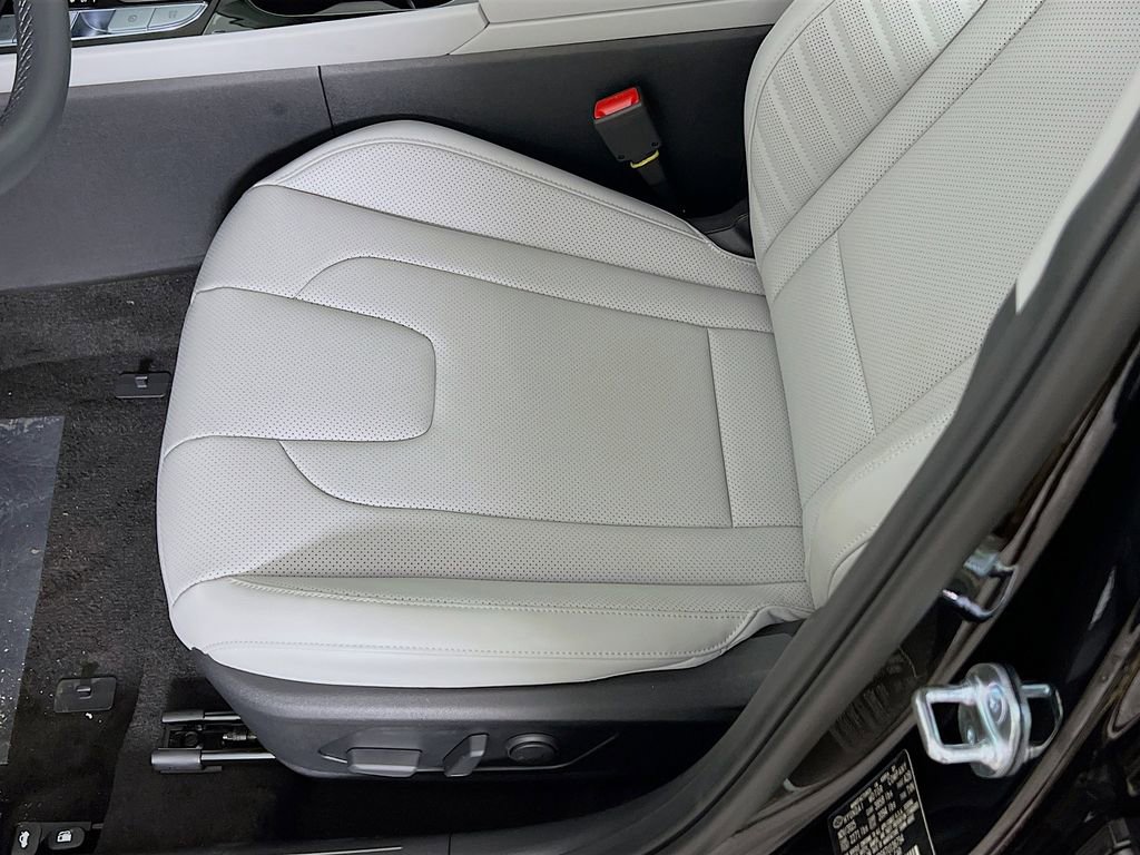 New 2026 Hyundai Elantra Limited FWD image 17