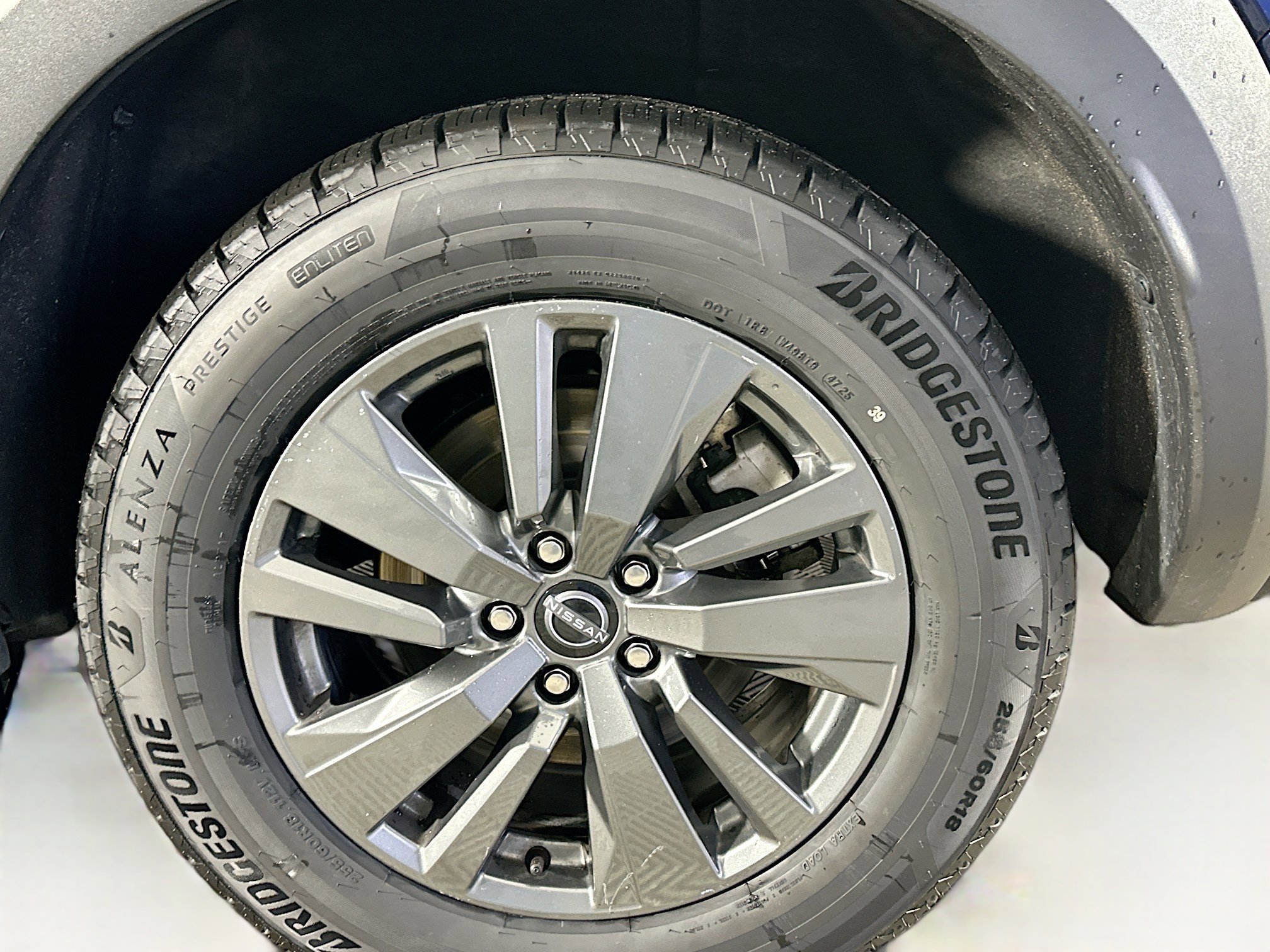 Used 2024 Nissan Pathfinder SV image 11