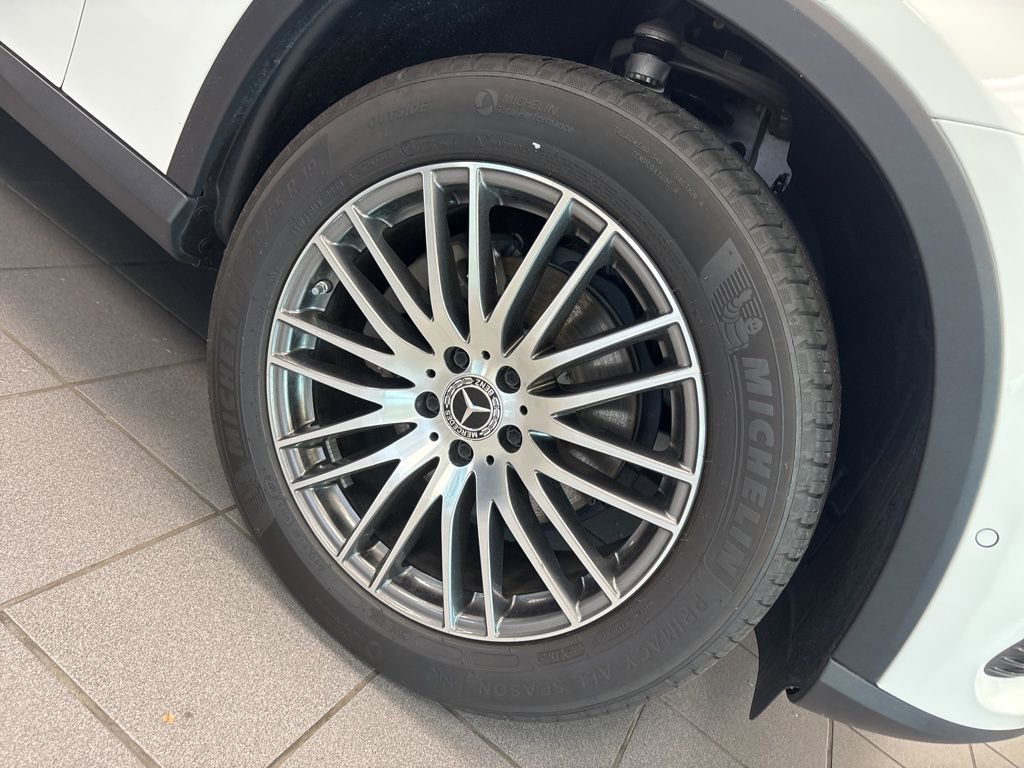 Used 2025 Mercedes-Benz GLC 300 image 8
