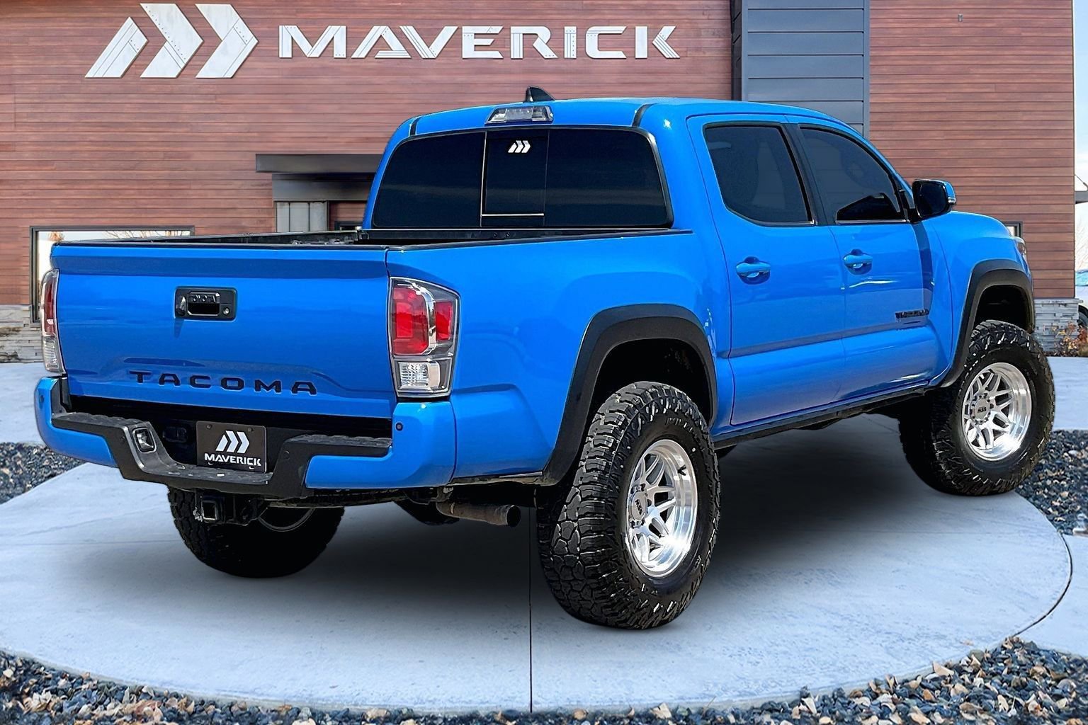 Used 2021 Toyota Tacoma TRD Off-Road w/ Technology Package AWD/4WD image 5
