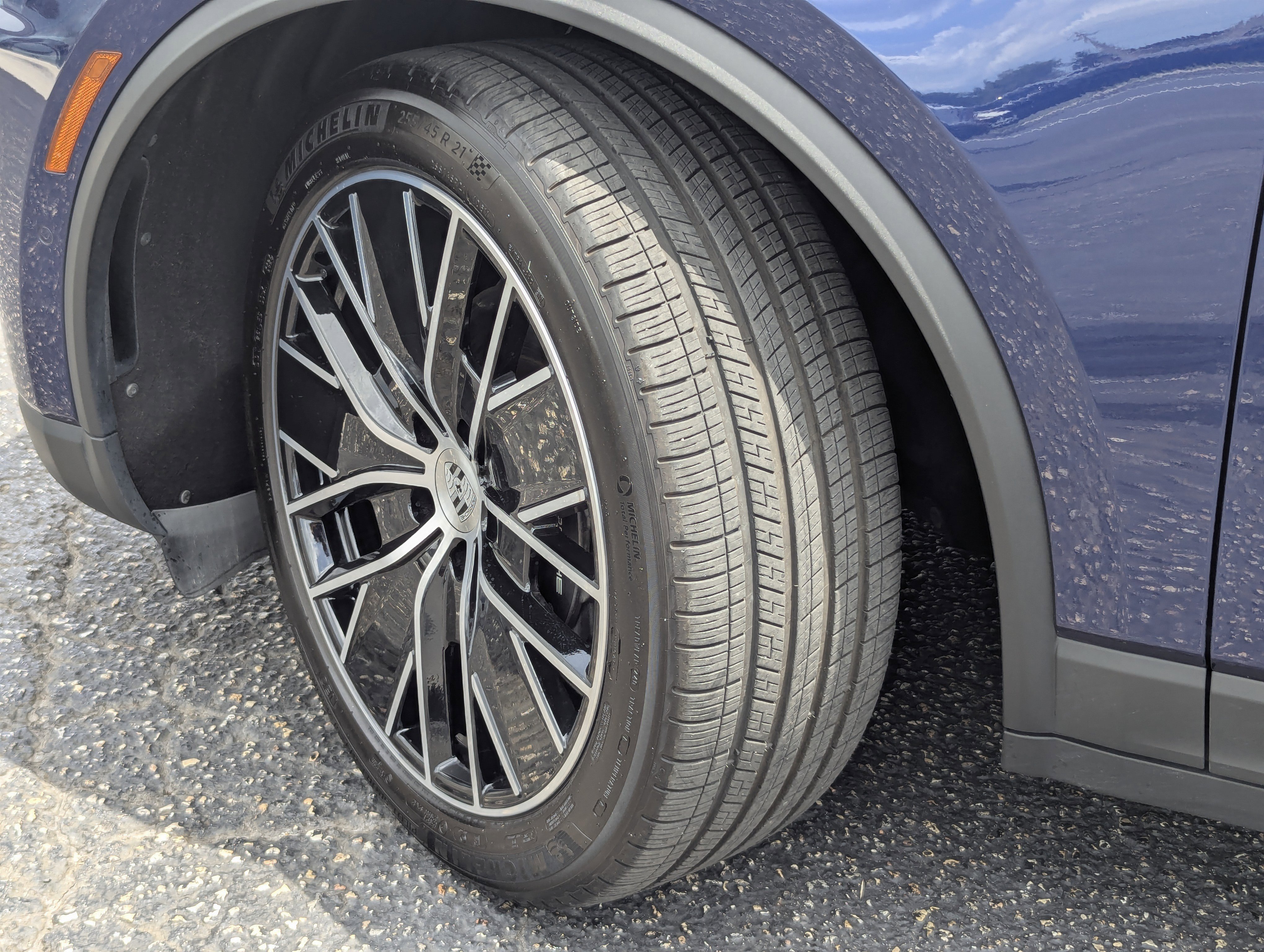 Certified 2025 Porsche Macan Electric RWD image 40