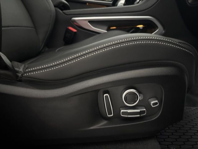 Used 2026 Jaguar F-PACE R-Dynamic S image 32