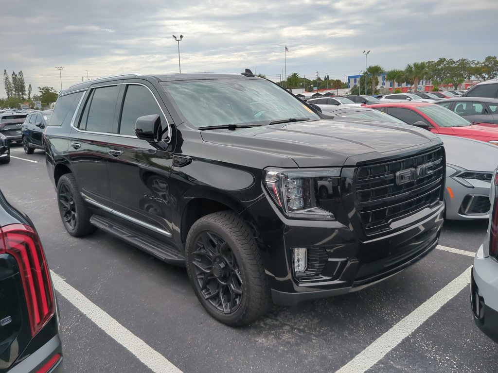 Used 2022 GMC Yukon SLT w/ SLT Premium Package