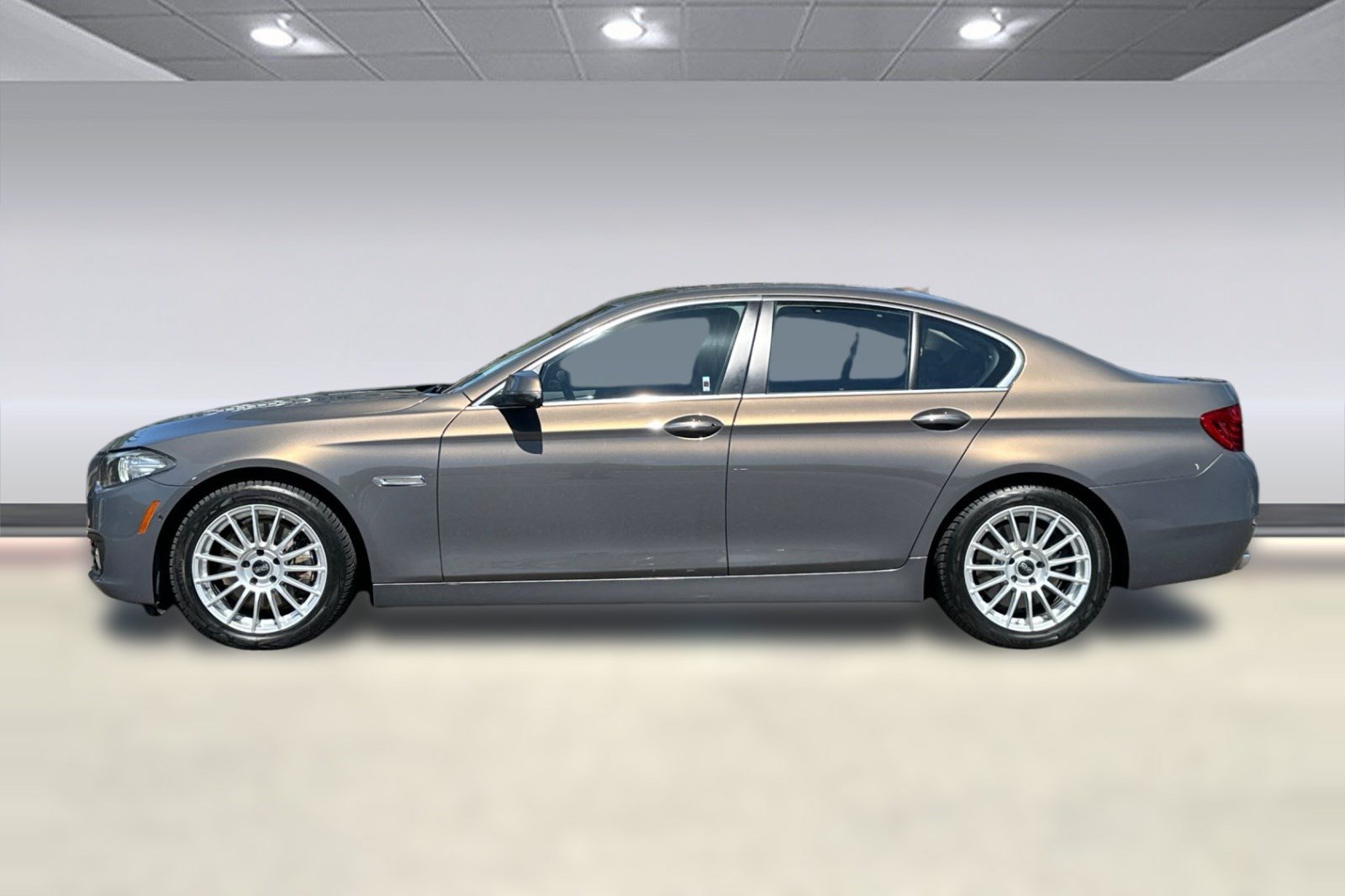 Used 2015 BMW 550i xDrive Sedan AWD/4WD image 2