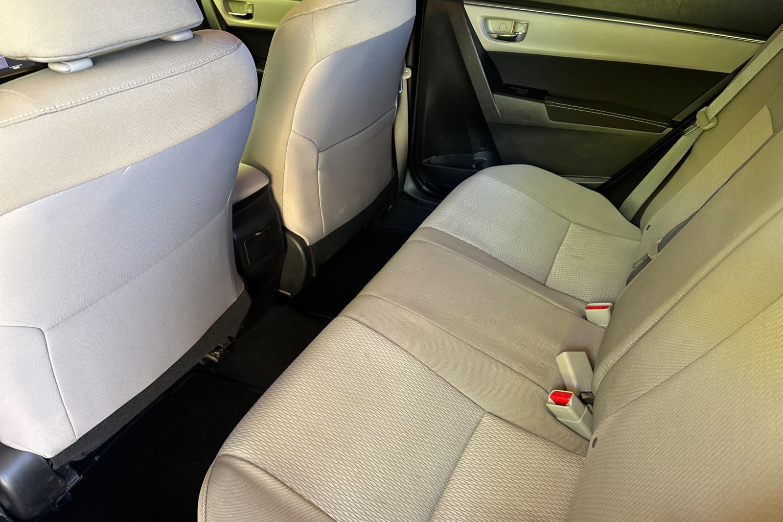 Used 2014 Toyota Corolla LE FWD image 15