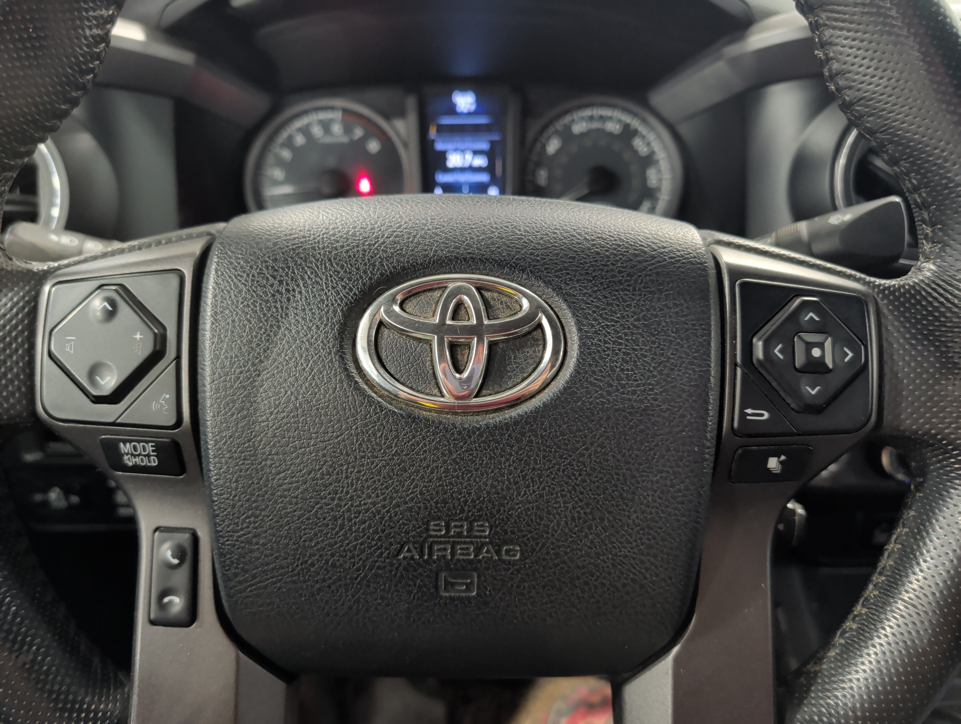Used 2016 Toyota Tacoma TRD Sport w/ Premium & Technology Package AWD/4WD image 9