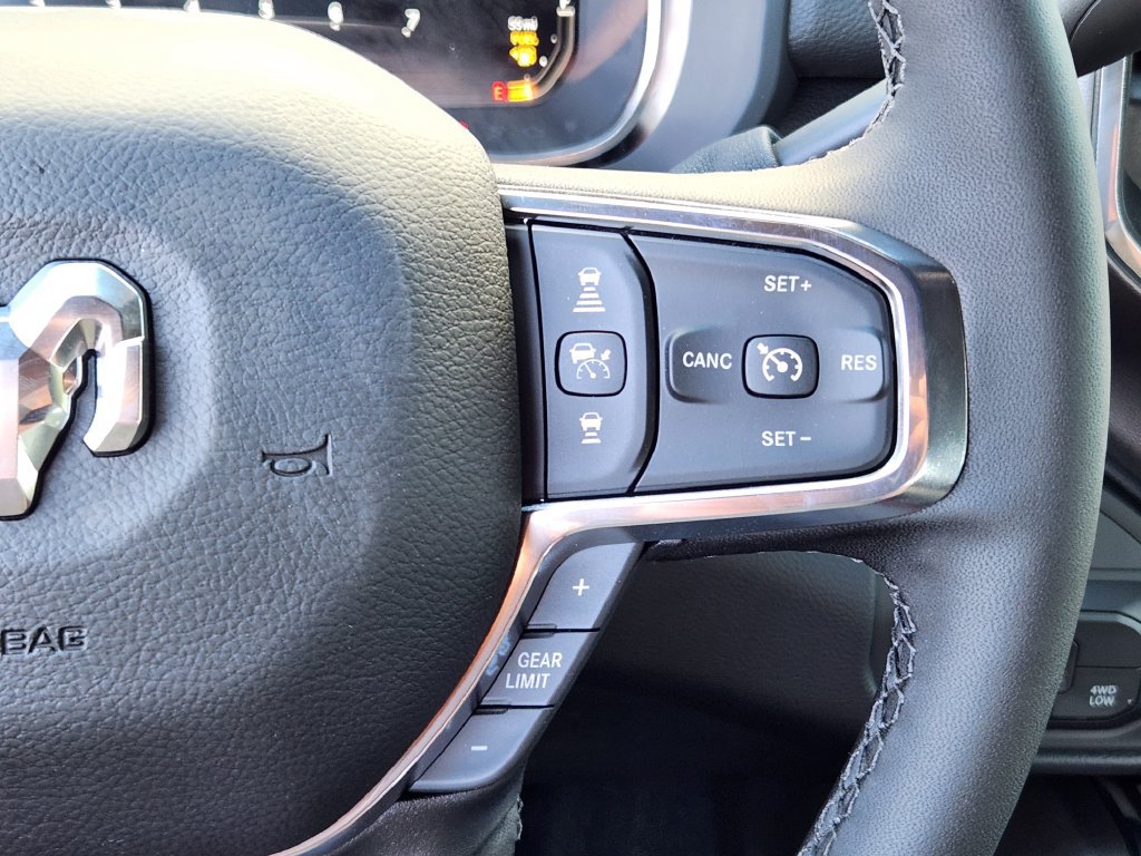 New 2026 RAM 2500 Laramie AWD/4WD image 18
