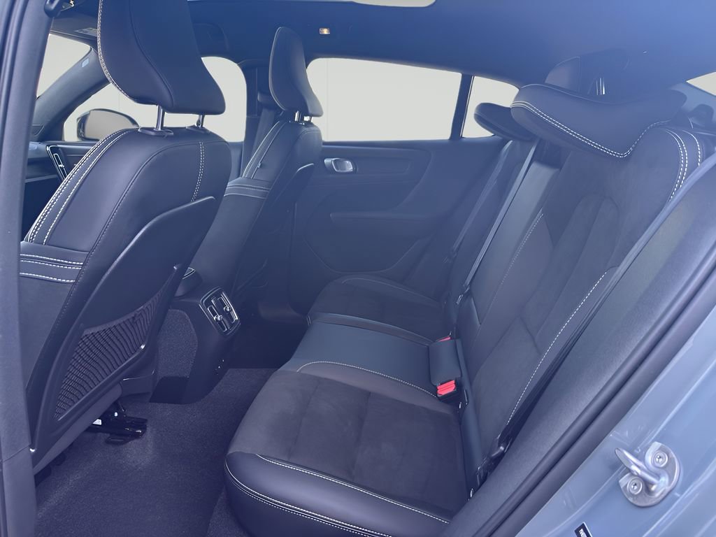 Used 2023 Volvo C40 P8 Recharge Ultimate image 25