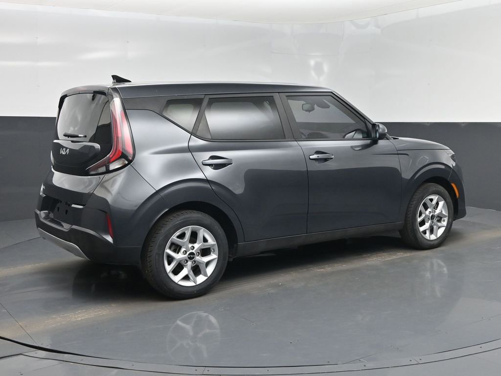 Used 2024 Kia Soul S image 3