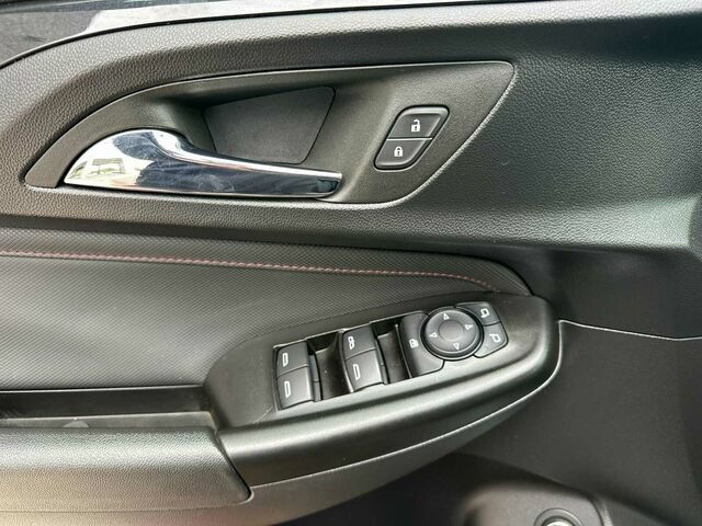 Used 2023 Chevrolet TrailBlazer RS w/ Sun and Liftgate Package FWD image 11