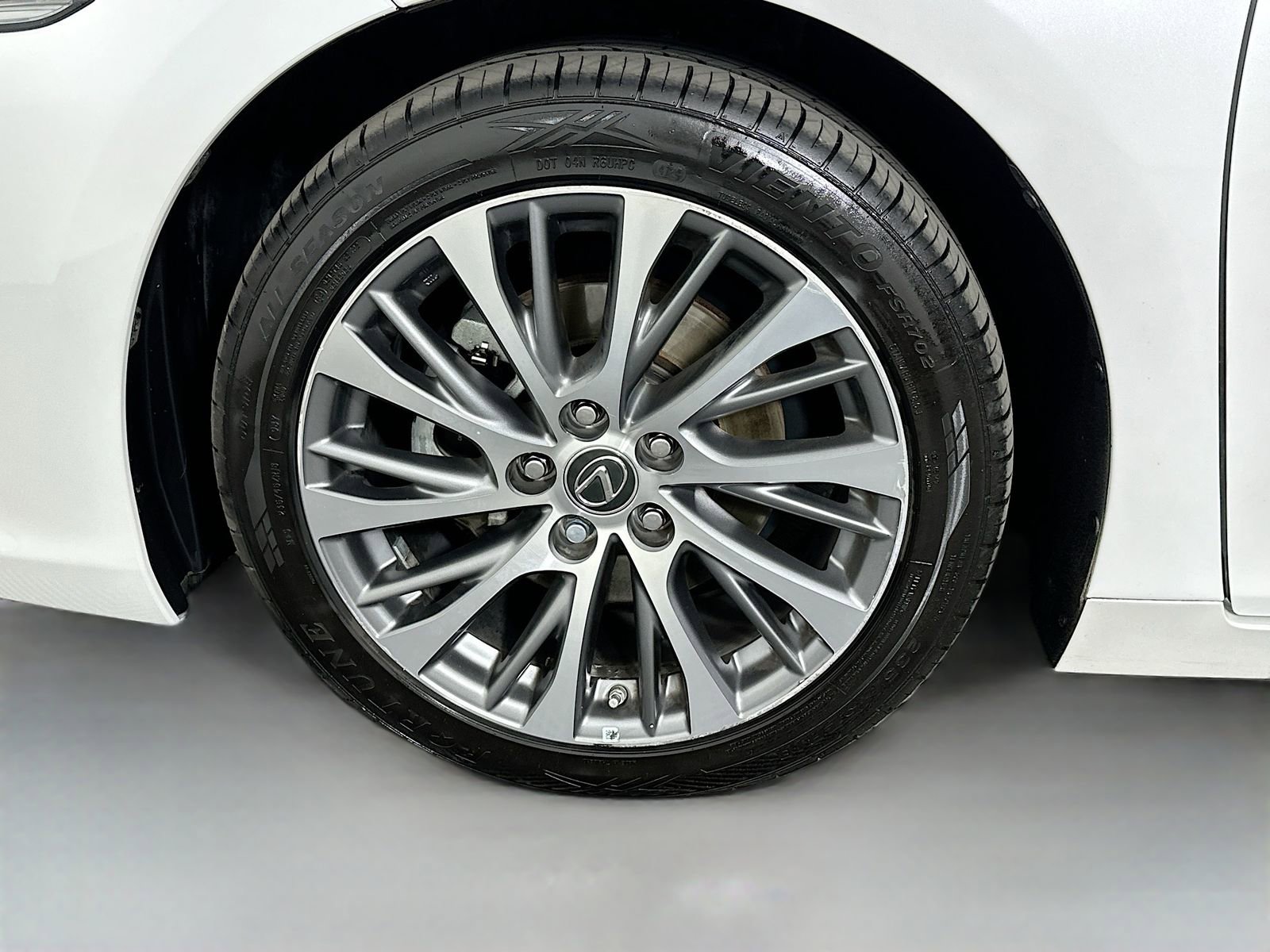 Used 2020 Lexus ES 300h w/ Premium Package FWD image 32