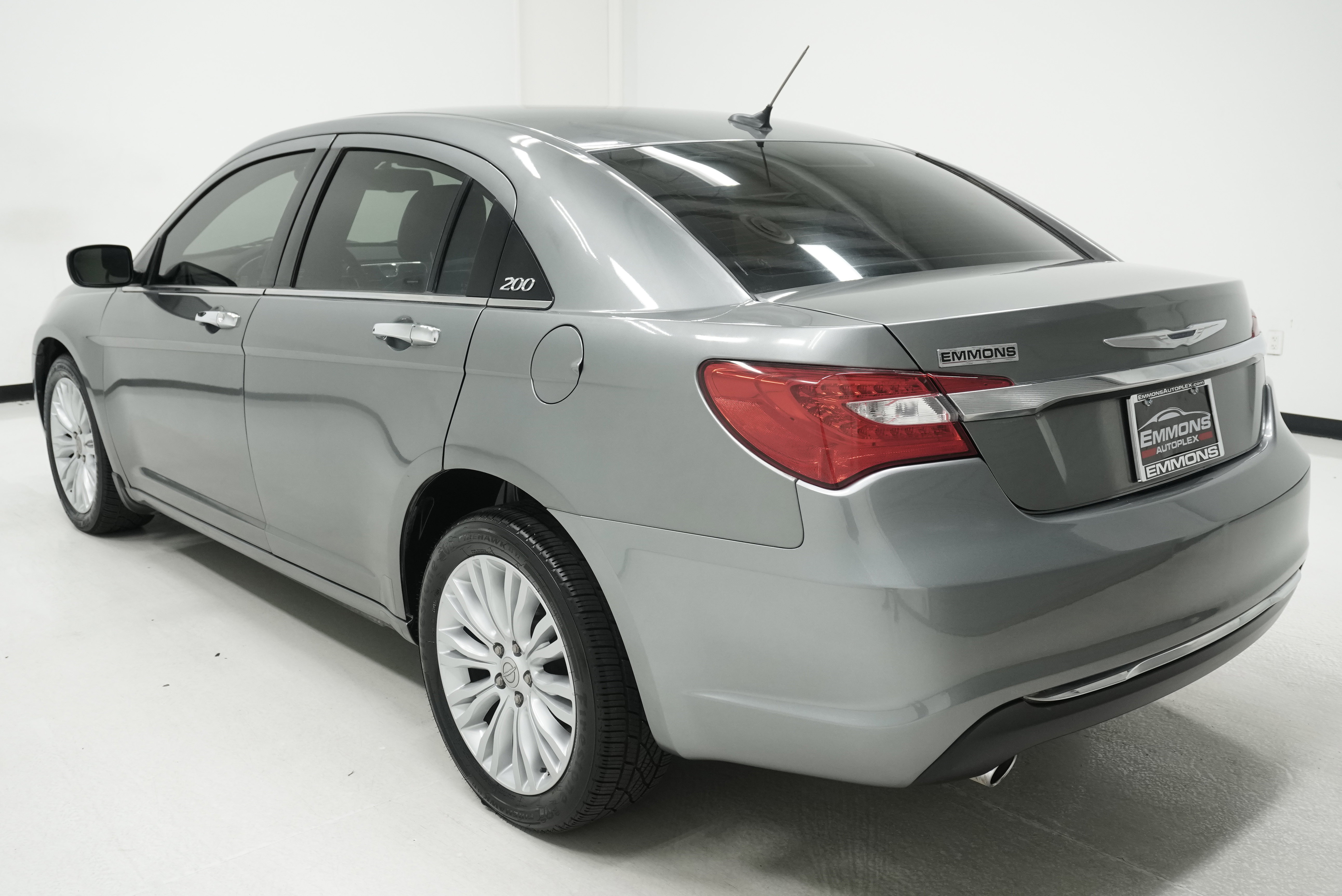 Used 2011 Chrysler 200 Limited FWD image 6