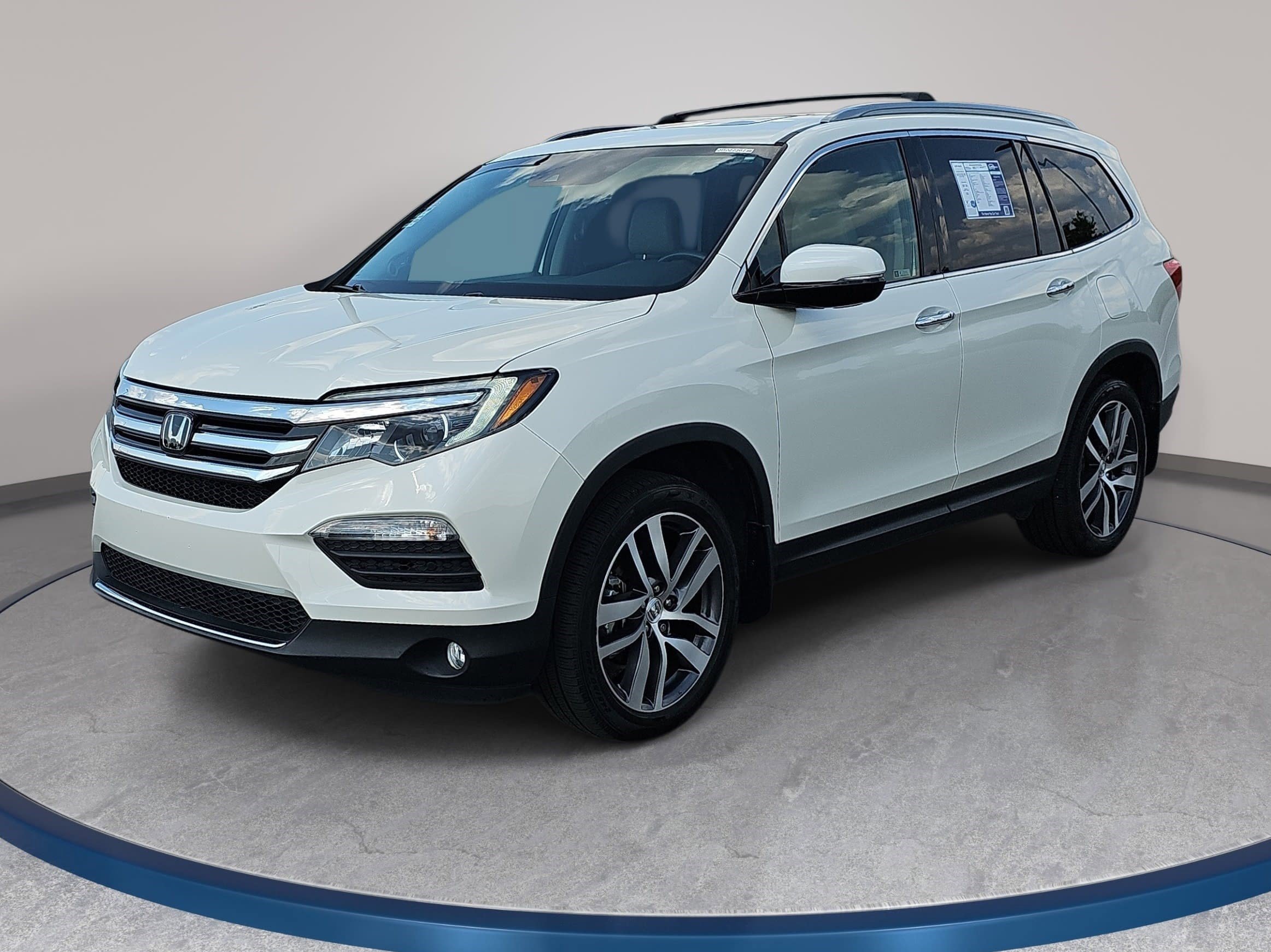 Used 2018 Honda Pilot Touring image 1