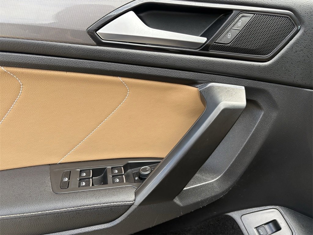 Used 2022 Volkswagen Tiguan SE image 11