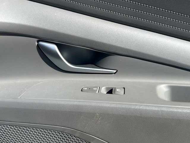 Used 2024 Hyundai Elantra SE image 20