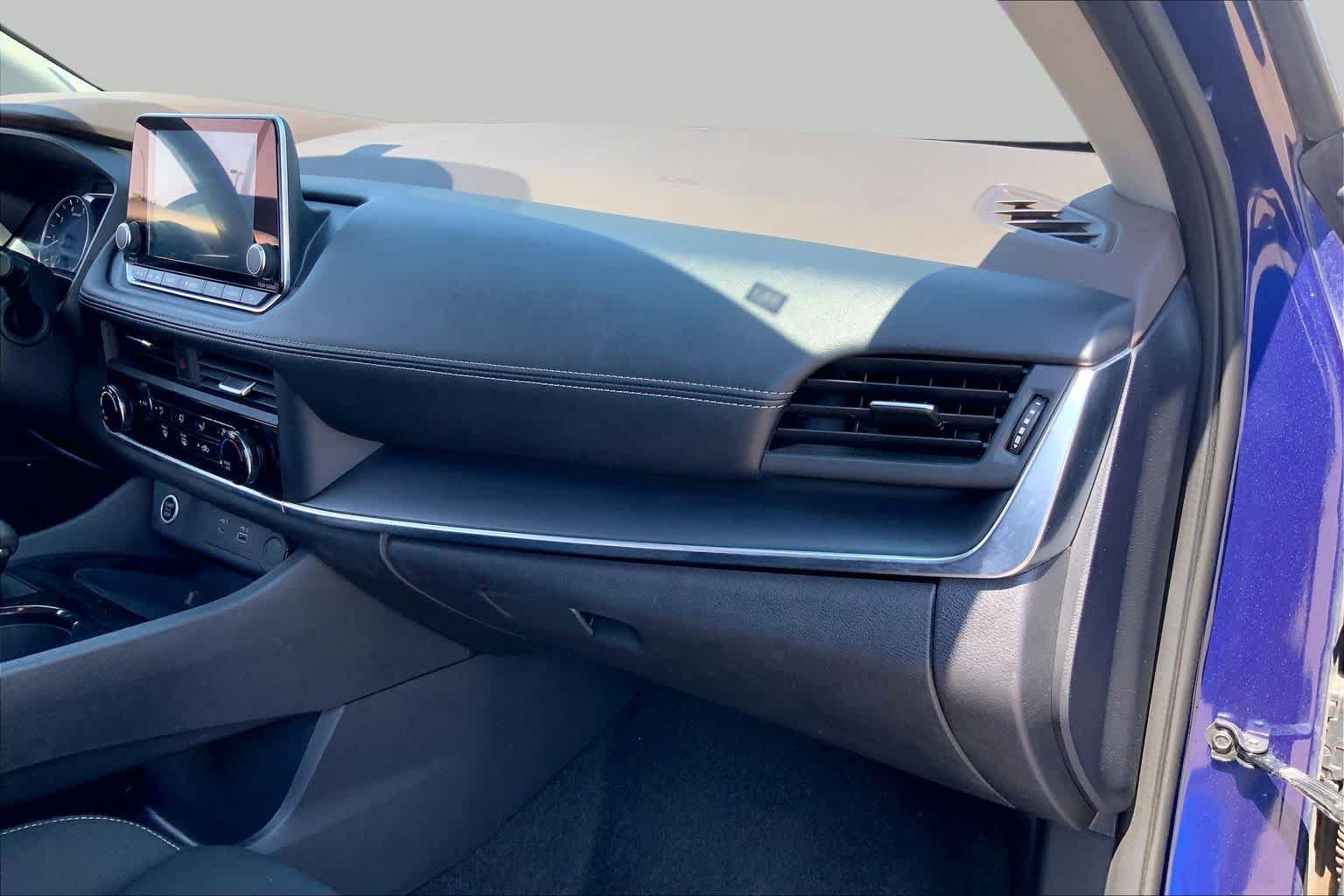 Used 2023 Nissan Rogue S AWD/4WD image 19