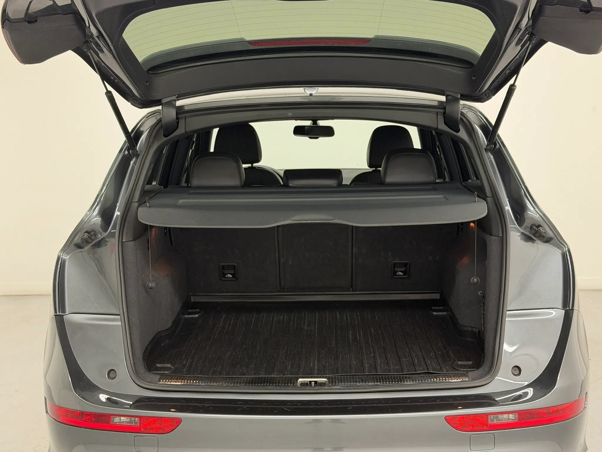Used 2016 Audi SQ5 Premium Plus w/ Technology Package AWD/4WD image 17